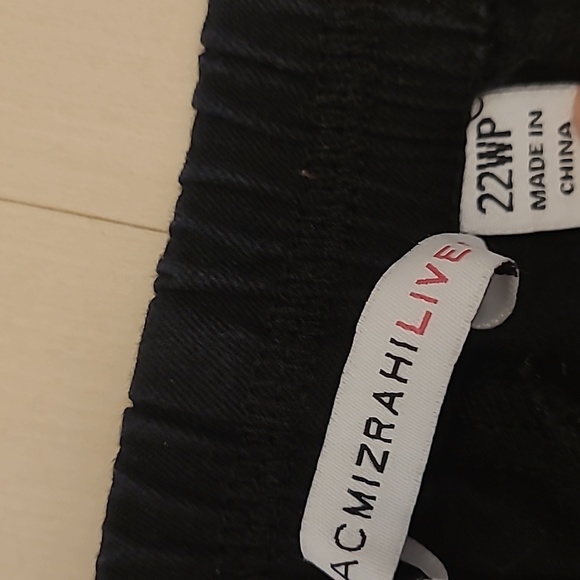 IsaacMizrahiLIVE Black Cropped Petite Pants with Pull-on Elastic Waist - Picture 3 of 11